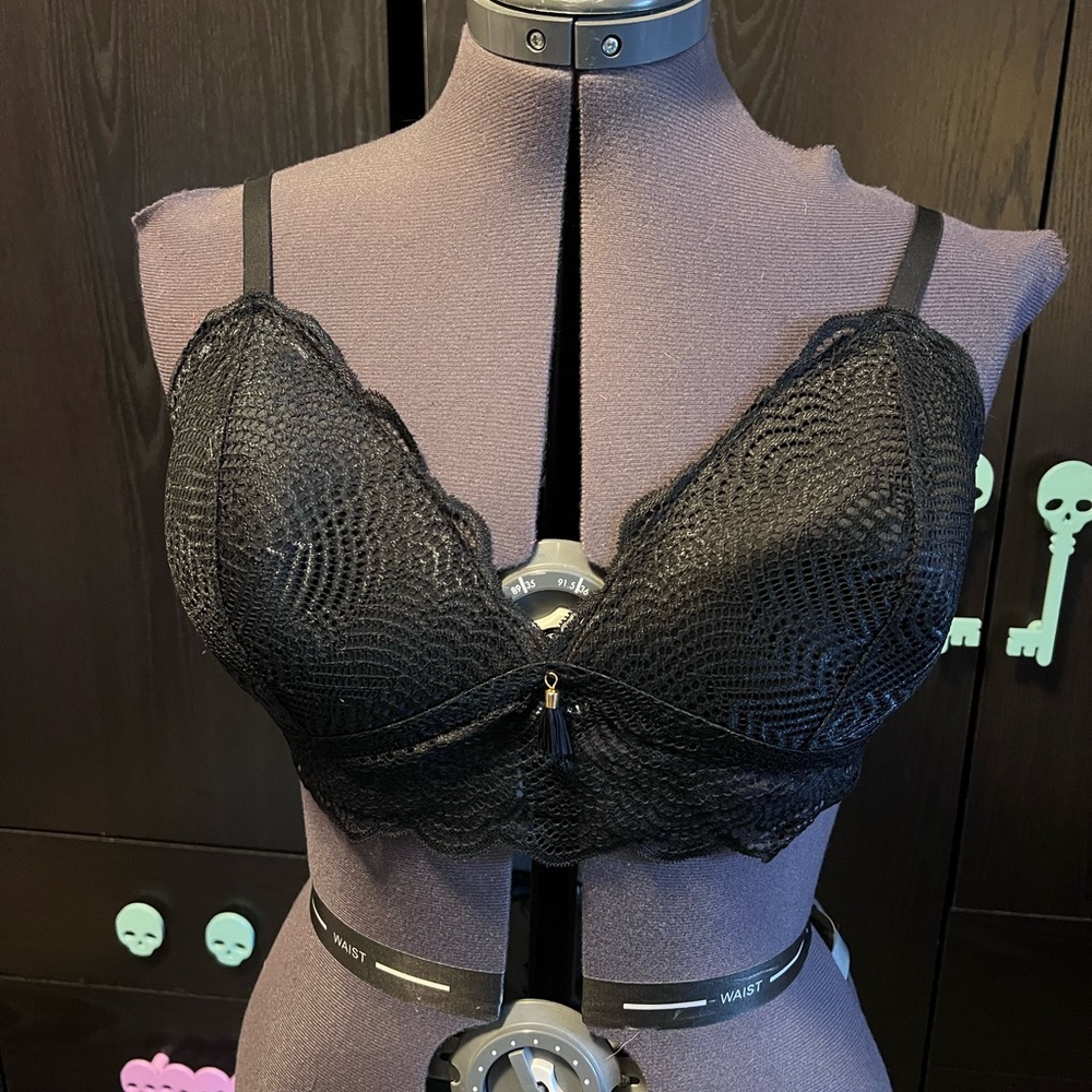 💀 Lacy Black bra